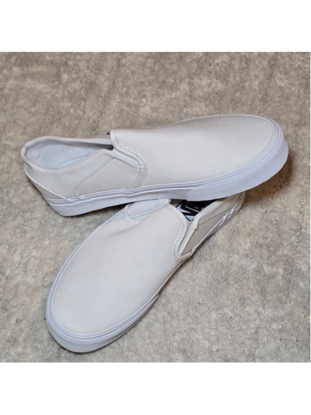 Woman's Vans Slip-On Shoes in White - Size 8 (see 2 photos for pallet marks)
